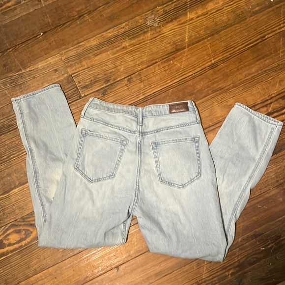 Hollister Ultra High Rise Mom Jean - Vintage Stretch Ripped Size 26 - Picture 3 of 4